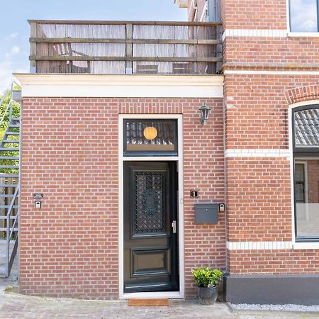 Sfeervol Verblijf In Oude Gemeentehuis Eenrum. Exterior photo