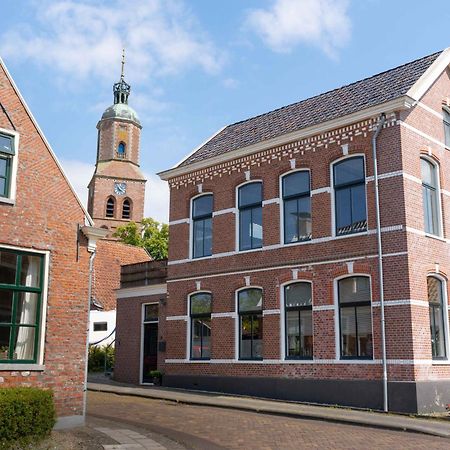 Sfeervol Verblijf In Oude Gemeentehuis Eenrum. Exterior photo